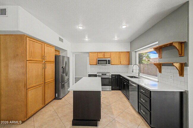 Building Photo - 842 W Sun Coast Dr