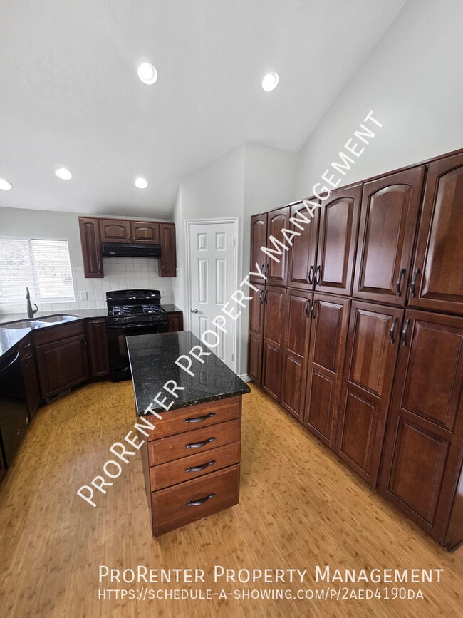 Building Photo - 1401 Ash Dr