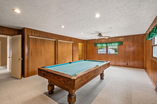 Building Photo - 2083 Chapman Lake Dr