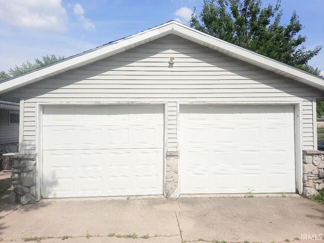 Building Photo - 3007 W Cypress Dr