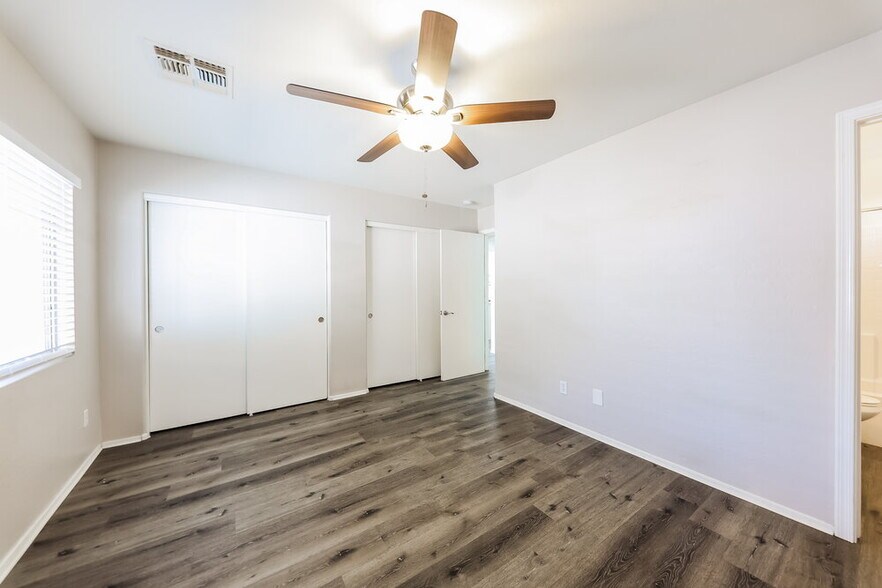 Building Photo - 11224 W Glenrosa Ave