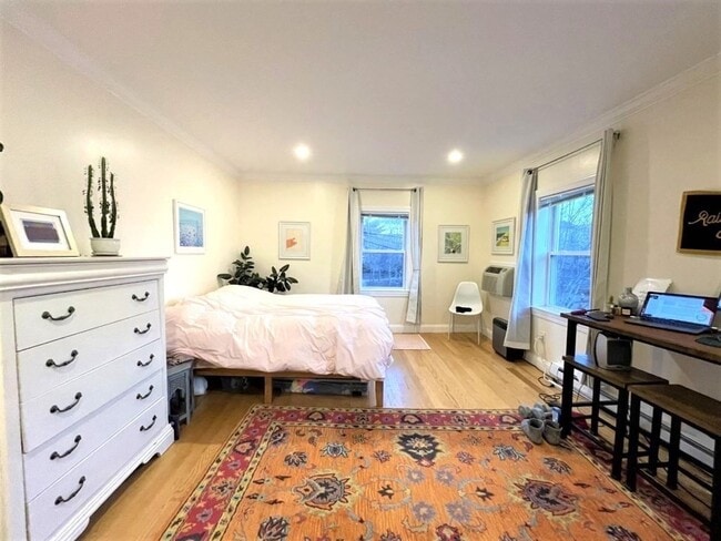 Building Photo - 31 Cedar St