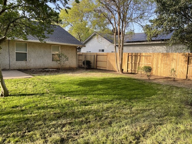 Building Photo - 819 Black Walnut Way