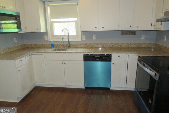 Building Photo - 1105 Hampton Rd