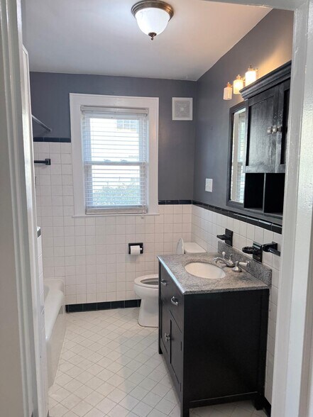 Building Photo - 18 Moore Dr