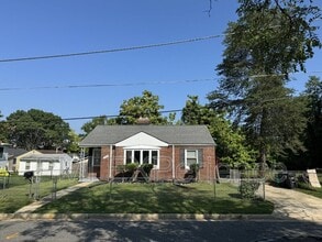 Building Photo - 5716 Davey St