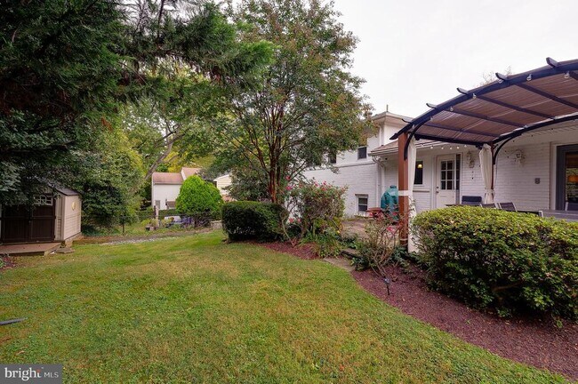 Building Photo - 9420 Holland Ave