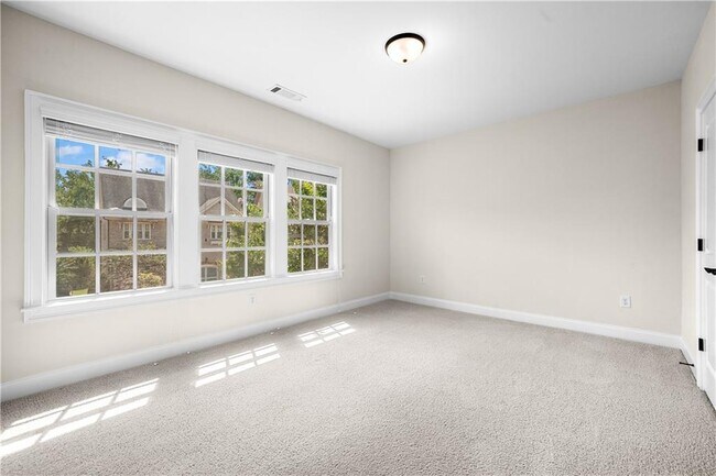 Building Photo - 3619 Strath Dr