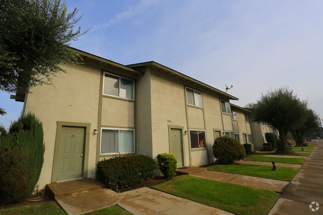 Building Photo - Riviera West Chester Apartments