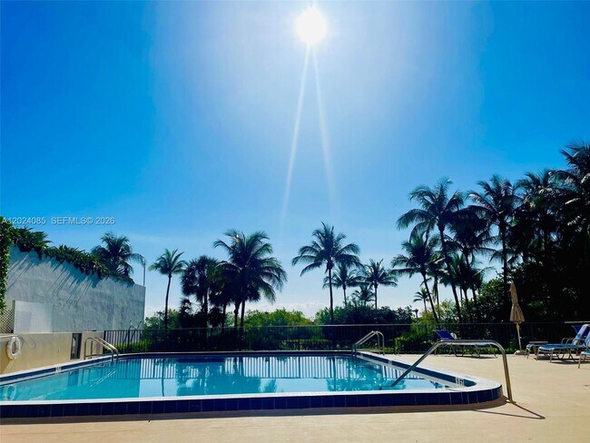 Building Photo - 1623 Collins Ave