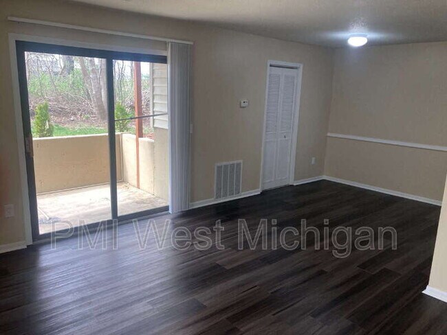 Building Photo - 6063 In the Pines Dr SE