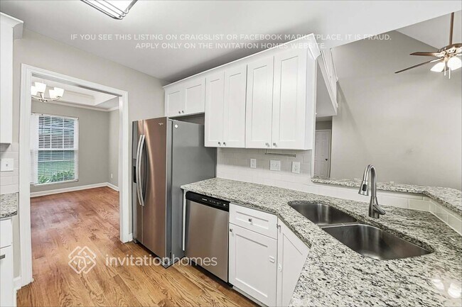 Building Photo - 6984 Forest Manor Dr