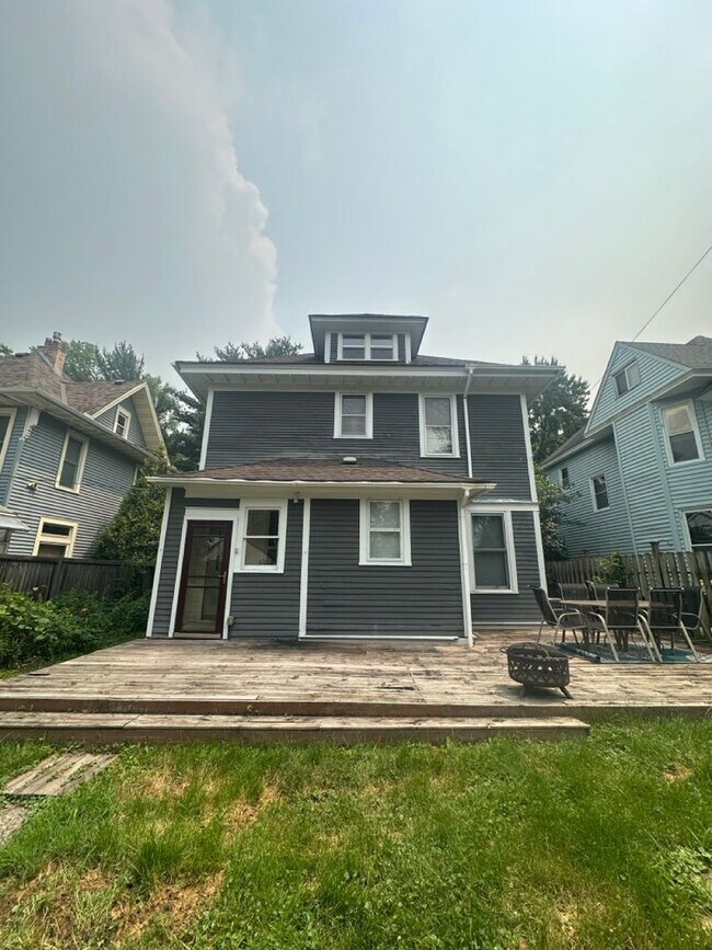 Building Photo - Beautifully Preserved 4 Bed | 2 Bath House in Saint Paul