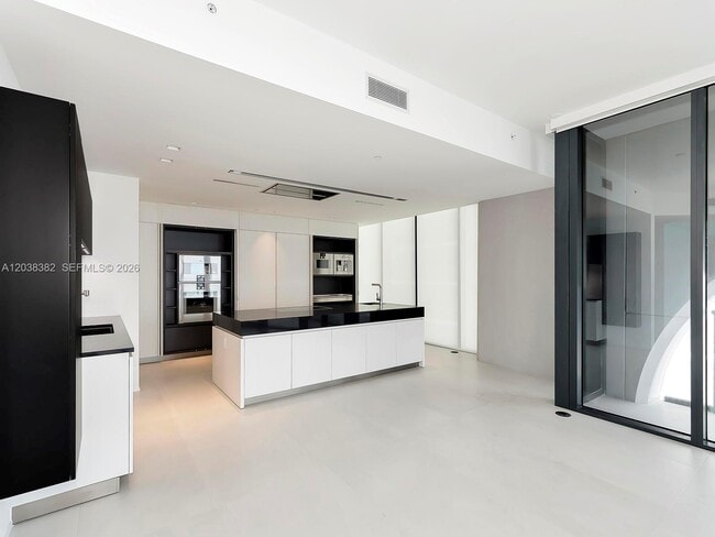 Building Photo - 1000 Biscayne Blvd
