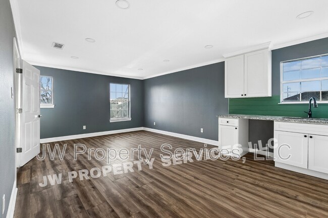 Building Photo - 2632 Annette St