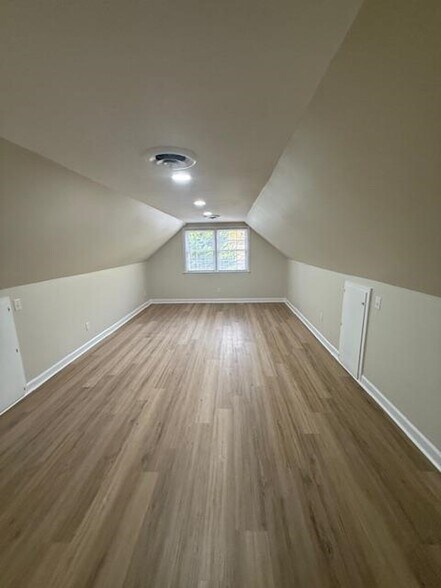 Building Photo - 4079 Village Dr