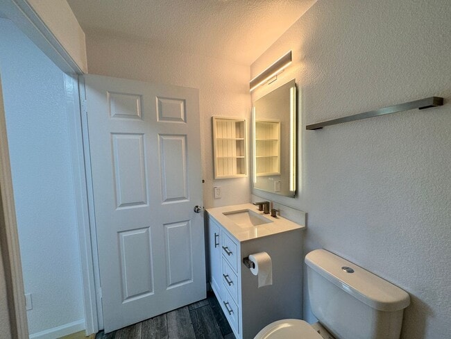 Building Photo - Charming 2-Bedroom/2-Bath - Renovated