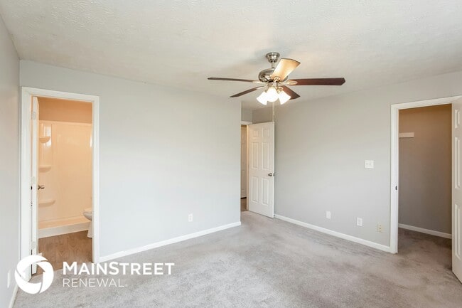 Building Photo - 607 Woods Crossing Dr