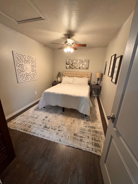 Building Photo - 1207 W Gore Blvd