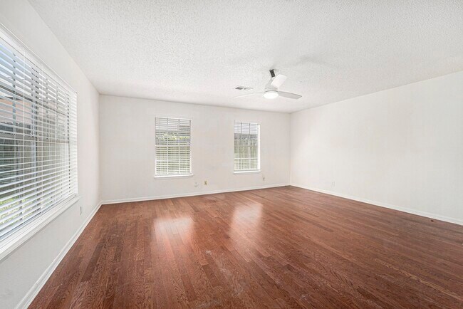 Building Photo - 1720 Libbey Dr