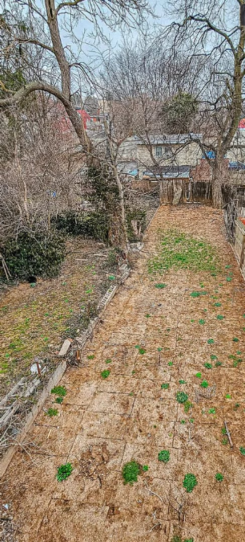 Building Photo - 4 Bedroom 1 Bathroom Rowhome in Lancaster!
