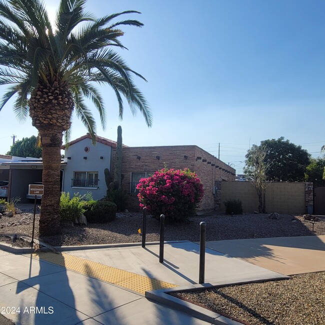 Building Photo - 4764 N 75th Pl