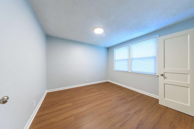 Building Photo - NOW AVAILABLE!!  Affordable Renovated 2 Be...