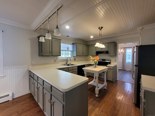 Building Photo - 9 Monroe Dr