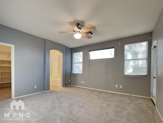 Building Photo - 513 S 120th Ave