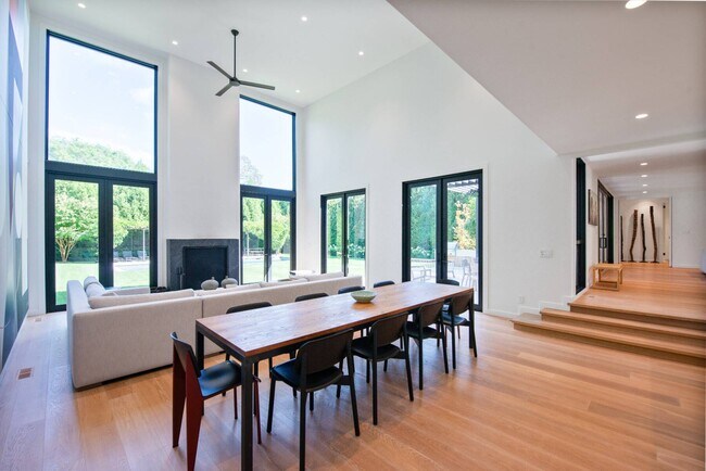 Building Photo - 60 Gansett Ln