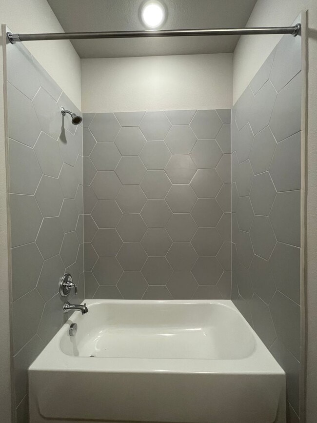 Building Photo - 115 Peruna Dr