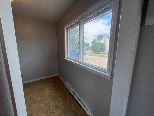 Building Photo - 815 4th St SW