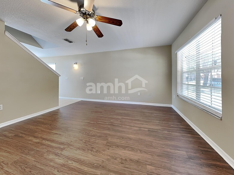 Building Photo - 10332 Summerview Cir