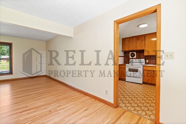 Building Photo - 860 Fabrique St