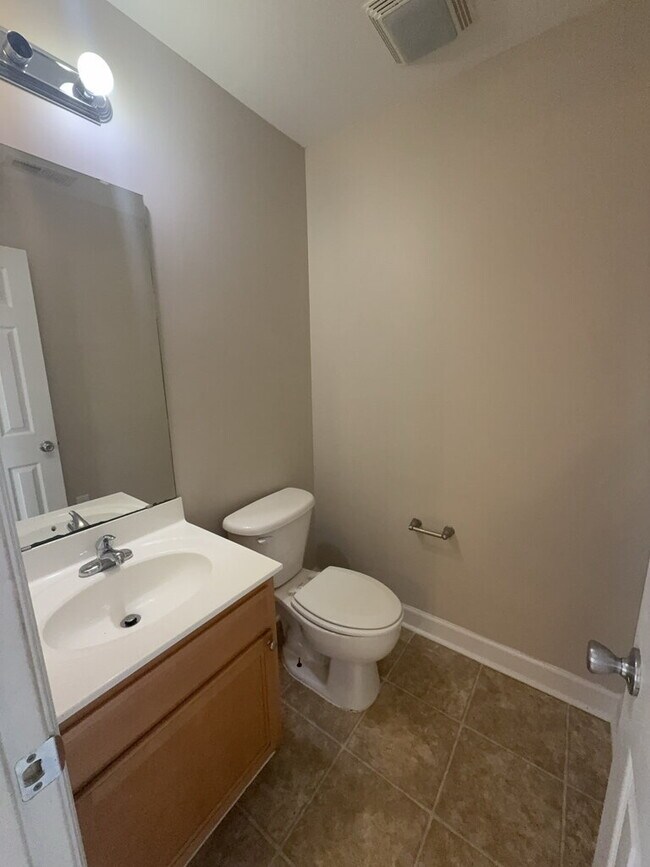 Building Photo - Charming 2 Bedroom Townhouse-643 Fowler Manning Rd. #19