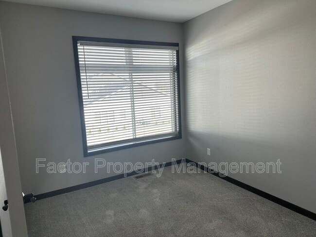 Building Photo - 605 Prairie Rose Trl
