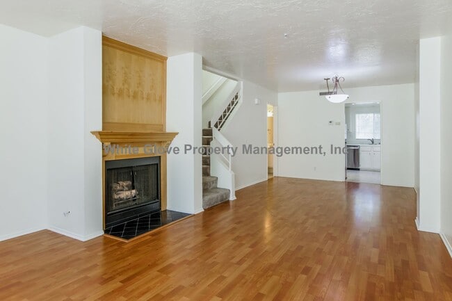 Building Photo - 205 S Redwood Ave