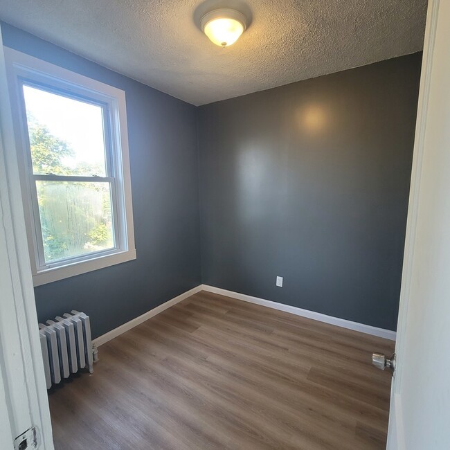 Building Photo - 1323 S 51st Ct