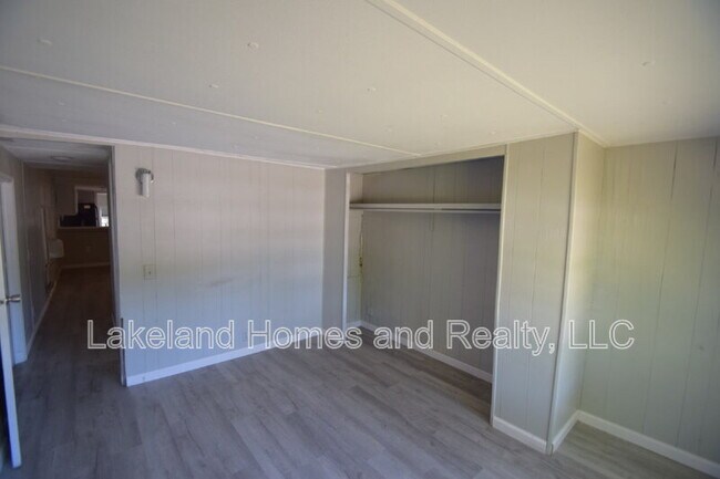 Building Photo - 4053 Bay Ave SE