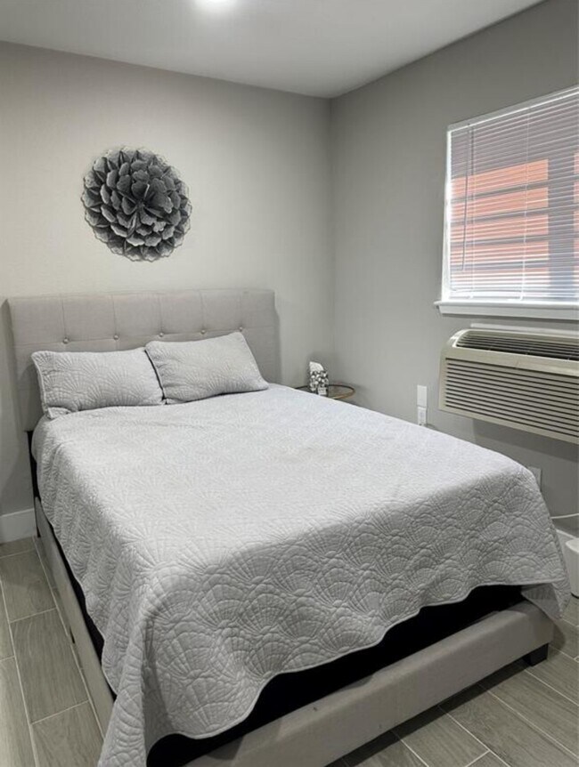 Building Photo - 8005 Bowen St