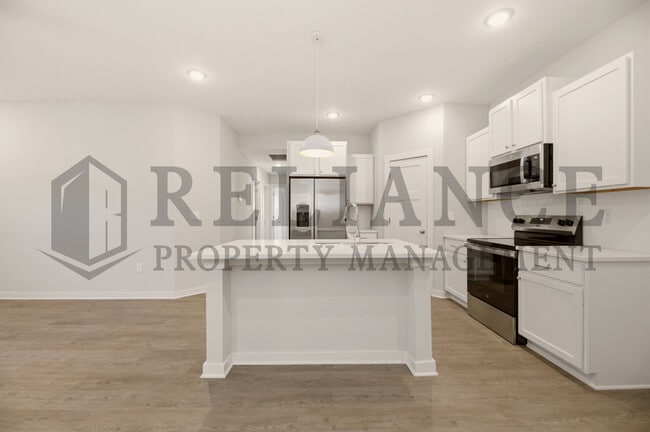 Building Photo - 622 W 50th St S