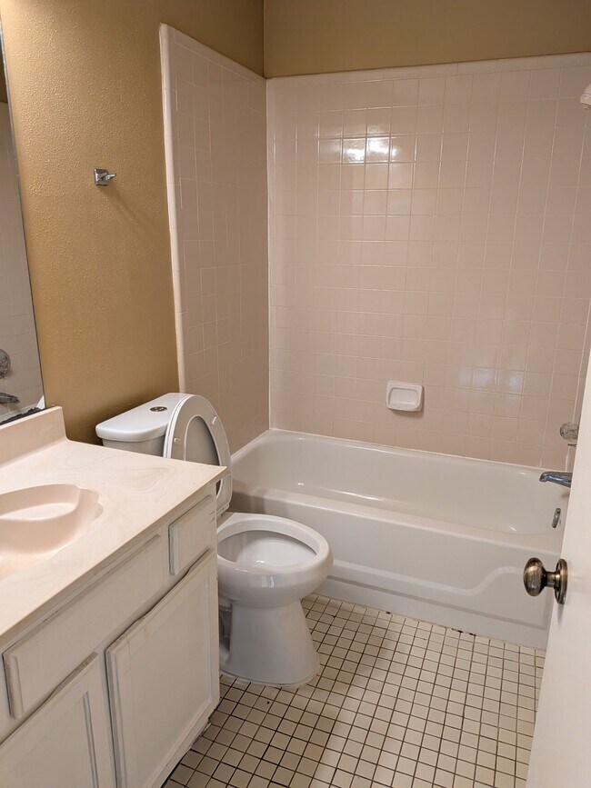 Building Photo - 6826 Heather Hollow Dr
