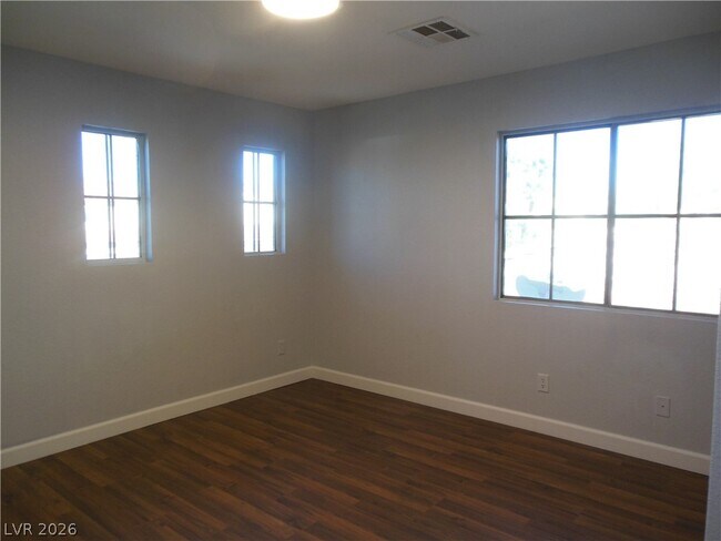 Building Photo - 5546 Spruce Hill Ct
