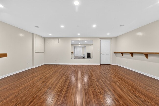 Building Photo - 6 Adams St