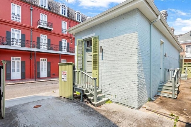 Building Photo - 1300 Chartres St