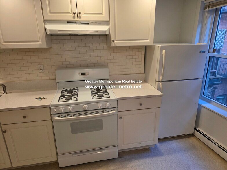 Building Photo - 207 Salem St