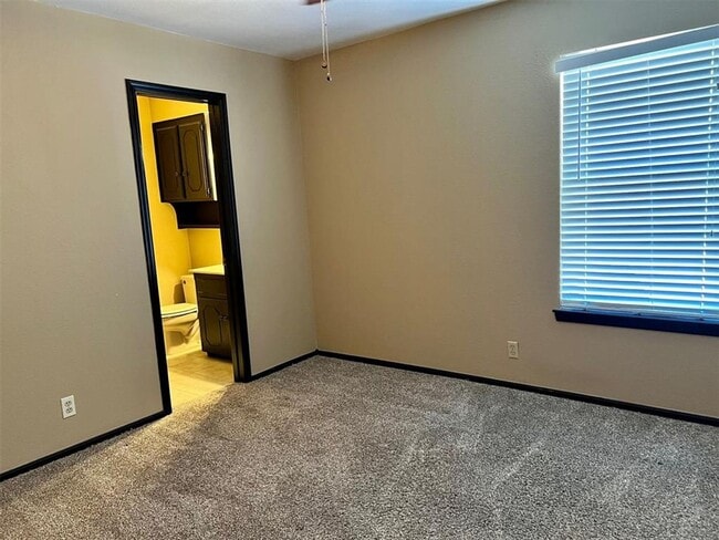 Building Photo - SUPER CUTE AREA