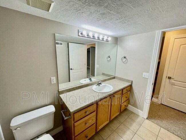 Building Photo - 499 N 200 W