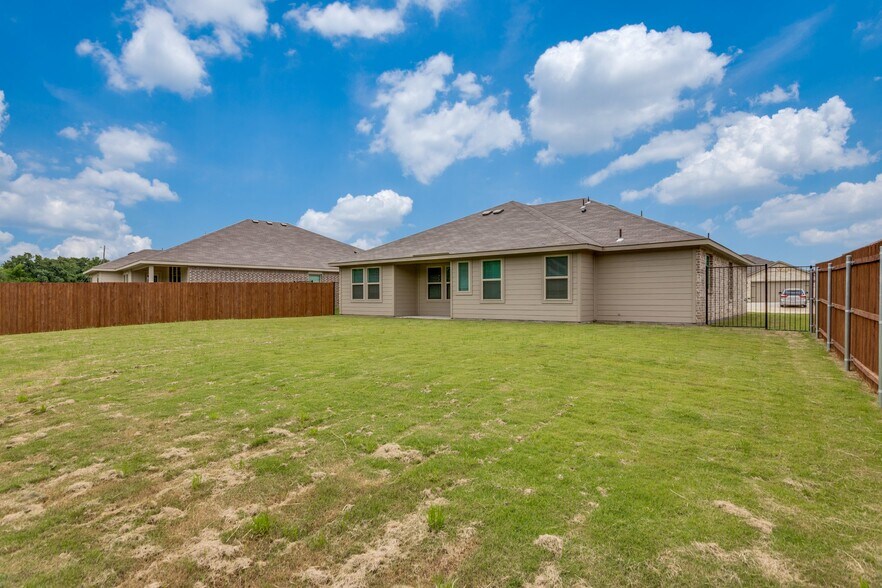 Building Photo - 2629 Streamside Dr