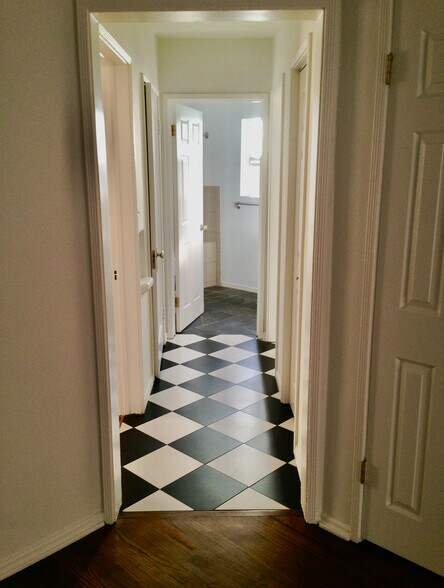 Building Photo - 615 N Coronado St